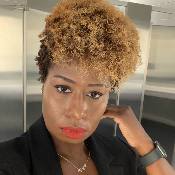 Meet your Posher, Yvonne - Picture 1 of 7